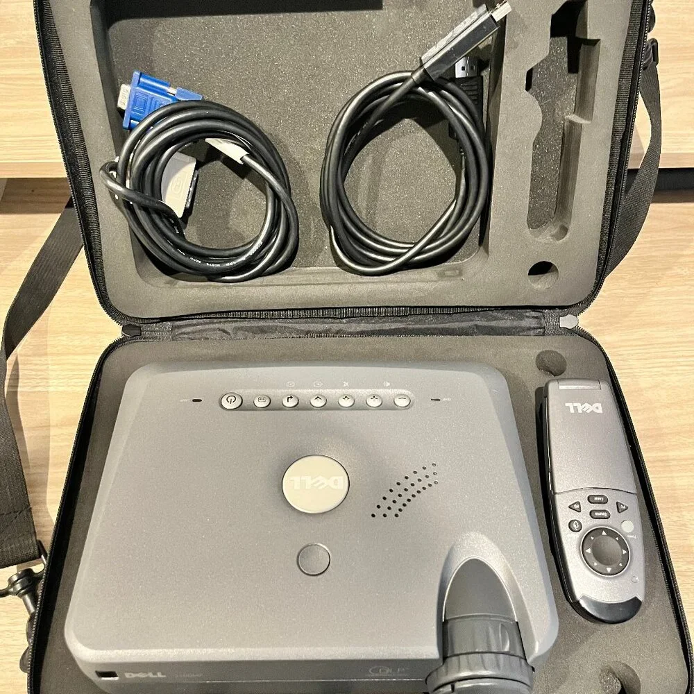 Dell 2400MP DLP Projector – Excellent Condition, Lightly Used (w/ Remote, Power